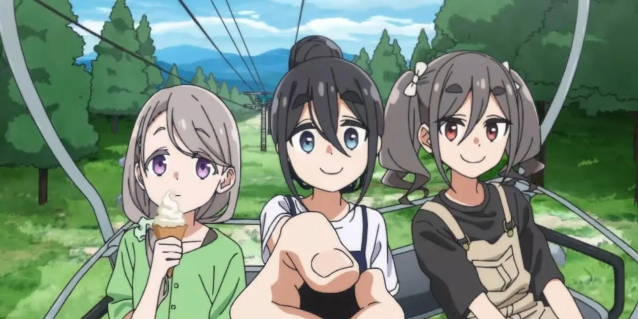 Ảnh minh họa anime Mono với ba nhân vật nữ chính đang sử dụng máy ảnh và thiết bị quay phim