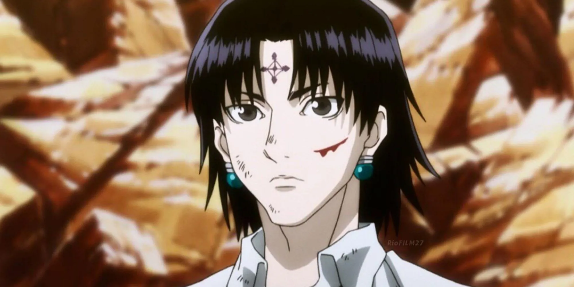 Chrollo Lucilfer, thủ lĩnh Genei Ryodan trong Hunter x Hunter, với vẻ ngoài điềm tĩnh nhưng đầy nguy hiểm
