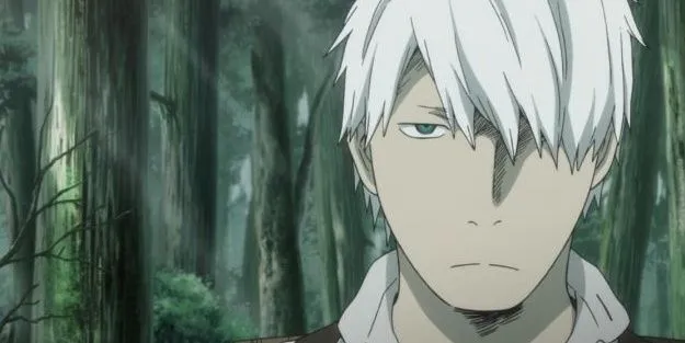 Nhân vật Ginko giữa thiên nhiên trong anime Mushi-Shi