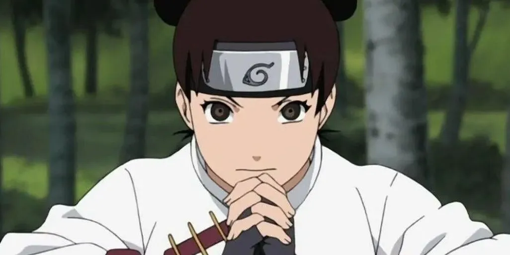 Tenten, chuyên gia vũ khí của Đội Guy, chuẩn bị phóng các loại vũ khí ninja