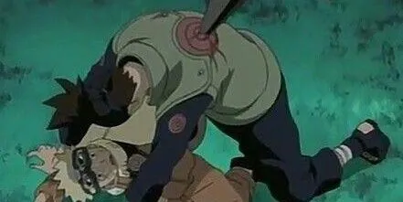 Thầy Iruka bảo vệ Naruto khỏi Mizuki