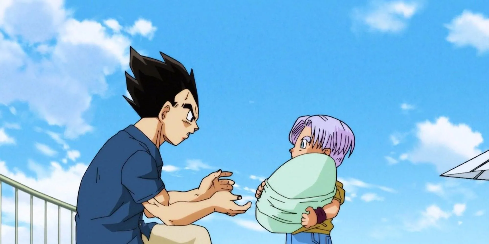 Vegeta bế Bulla từ tay Trunks, thể hiện sự gắn bó gia đình