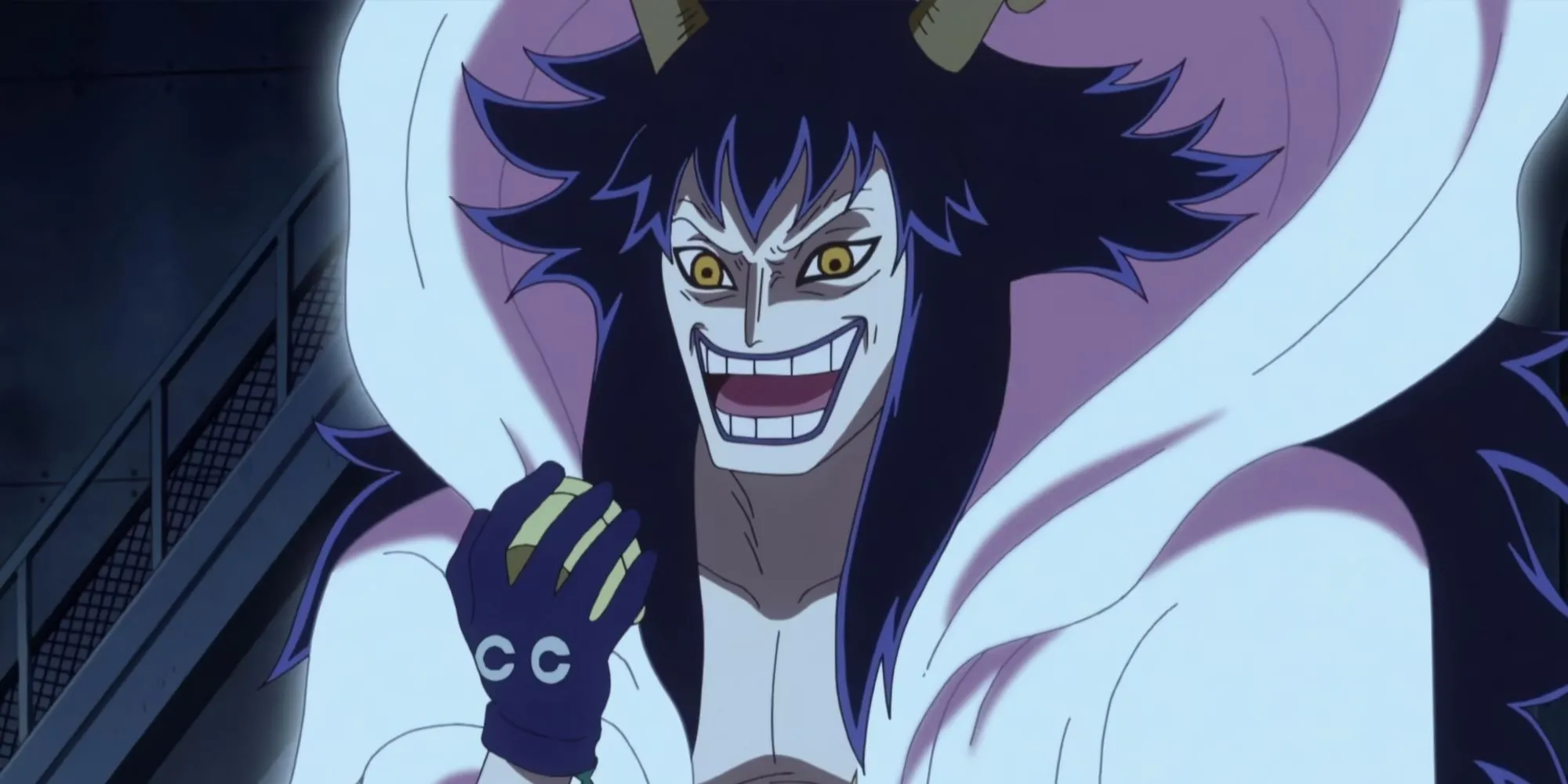 Caesar Clown cười một cách điên dại trong One Piece Punk Hazard