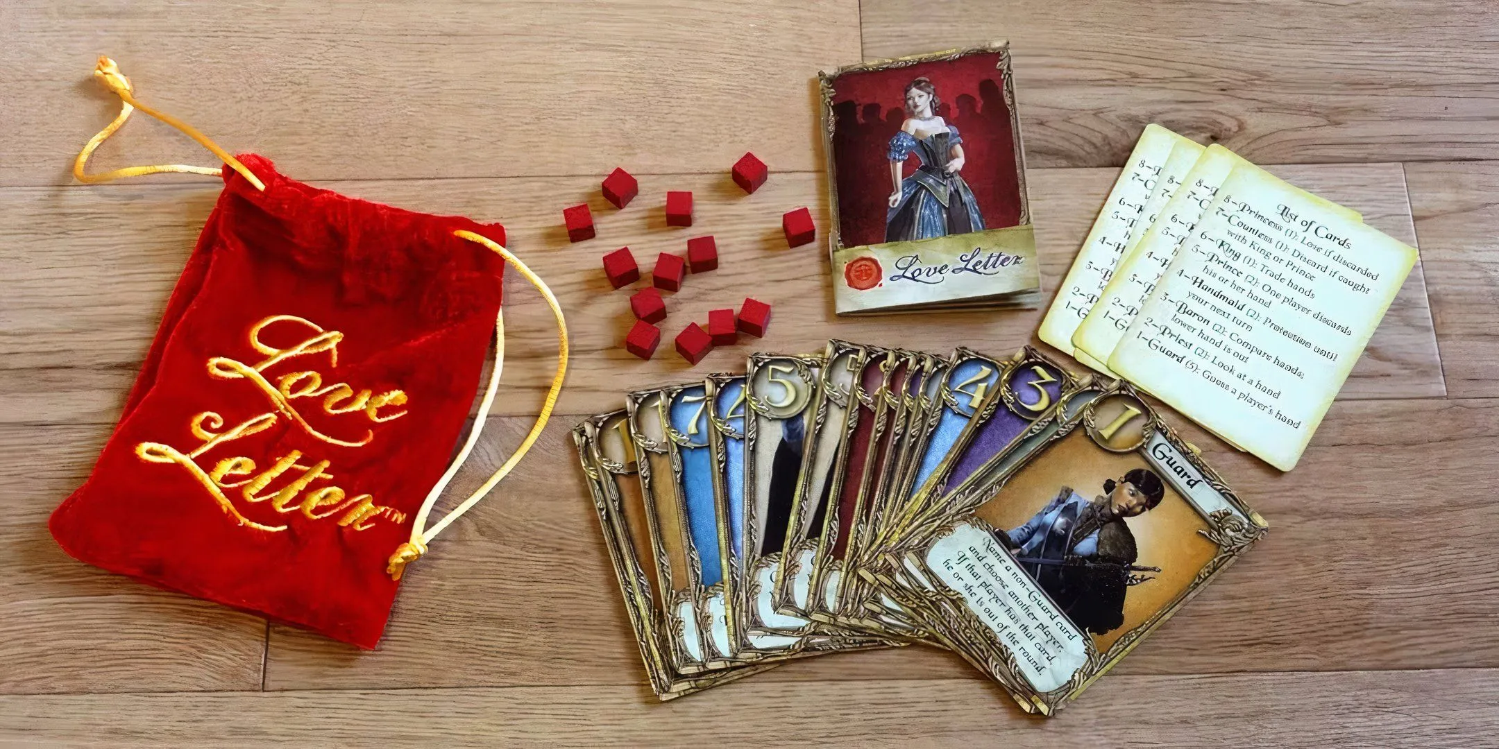 Bộ bài Love Letter và các quân cờ, tượng trưng cho việc phát hiện mình đã chơi game sai luật bấy lâu nay.