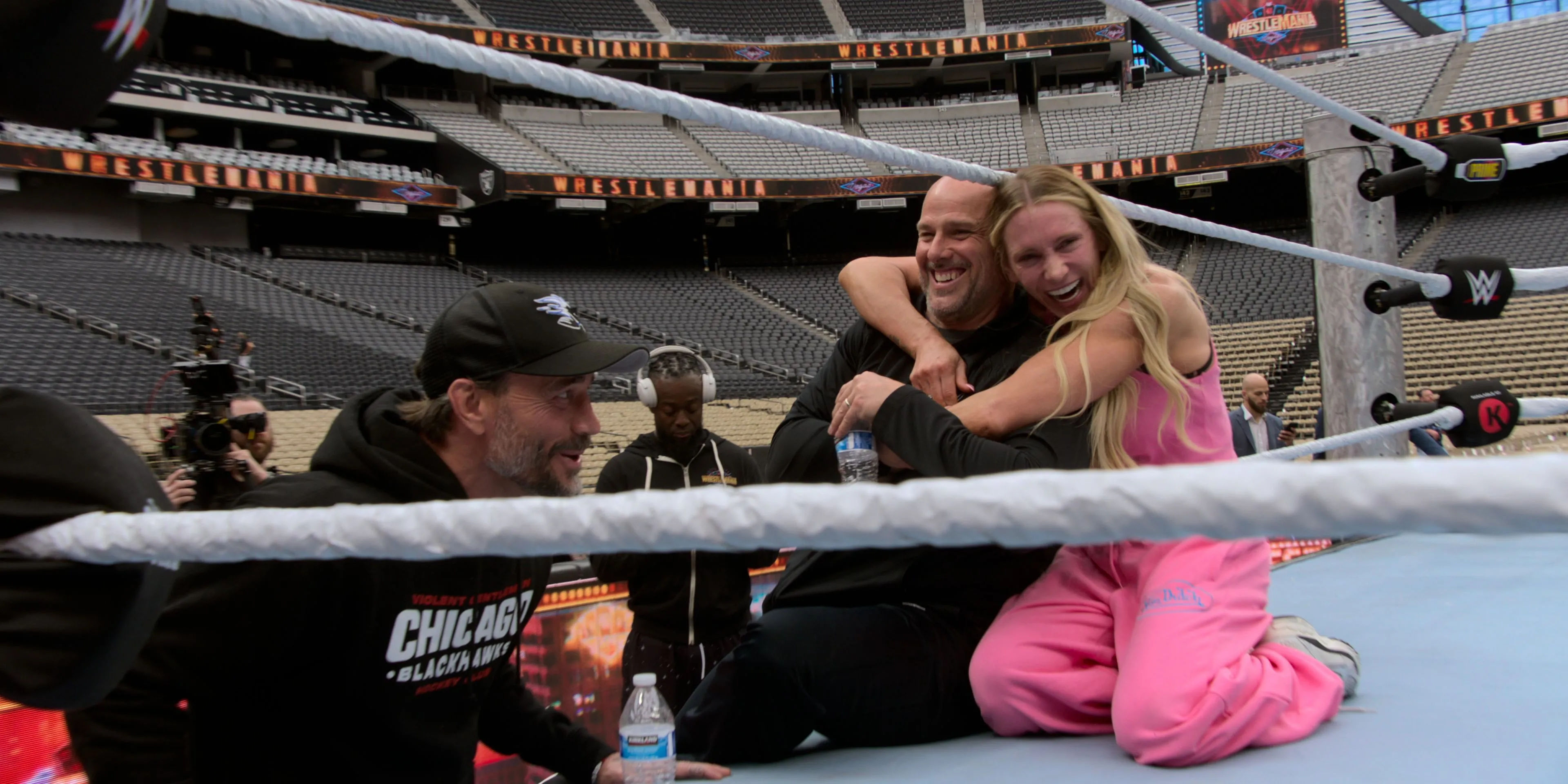 Các ngôi sao WWE Punk, Pearce và Flair chia sẻ khoảnh khắc hậu trường trong Unreal