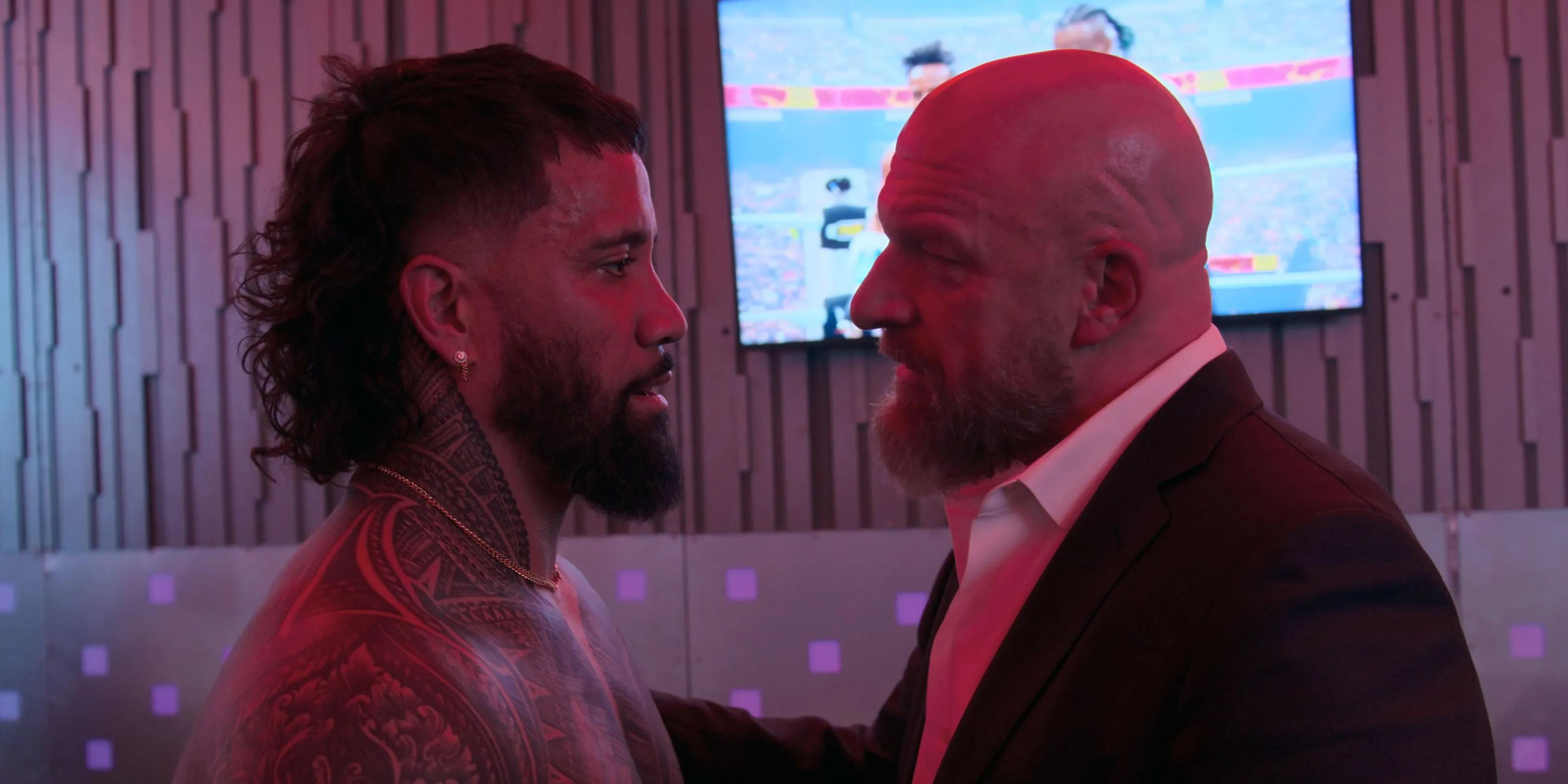 Jey Uso và Triple H bàn bạc chiến lược tại hậu trường WWE Unreal