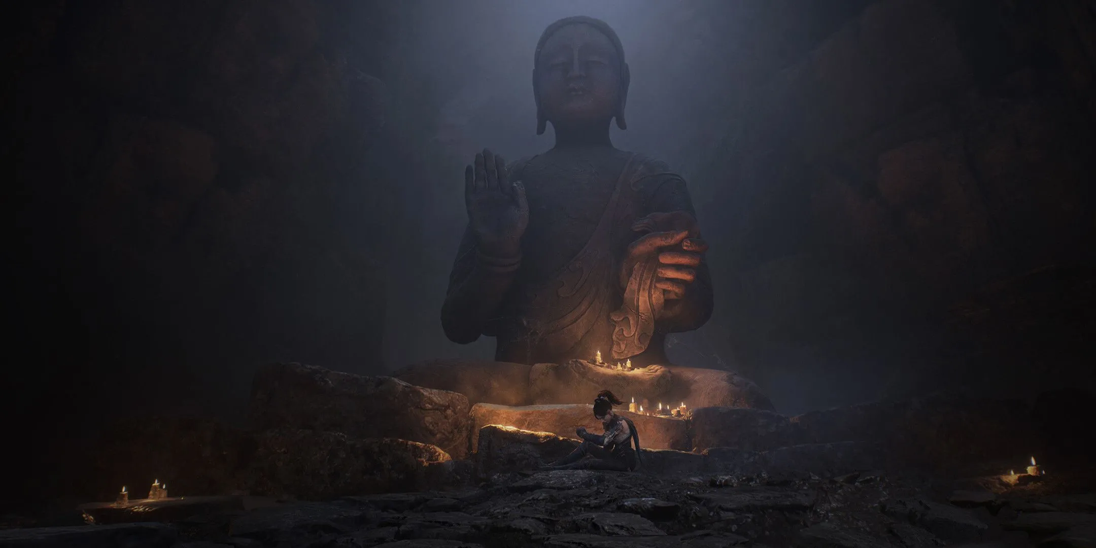 Nữ nhân vật Wuchang Fallen Feathers tĩnh lặng dưới tượng Phật cổ kính, biểu tượng cho bối cảnh huyền bí của game