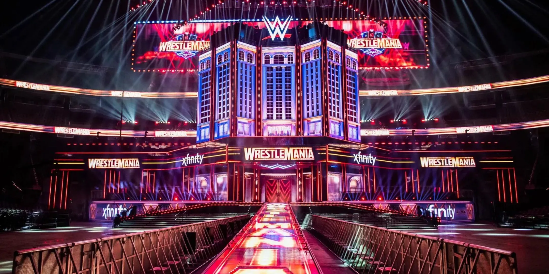 Sân khấu WrestleMania 41 với hệ thống đèn và màn hình lớn, cho thấy quy mô hoành tráng của sự kiện WWE